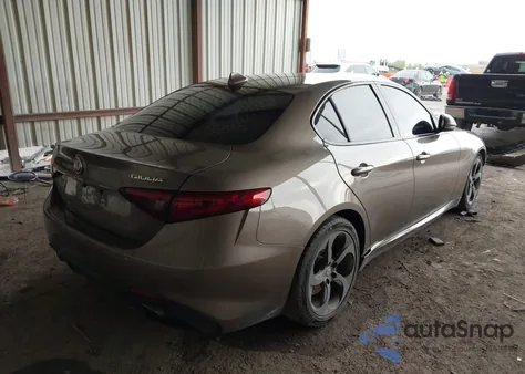 2019 Alfa Romeo Giulia z USA, uszkodzony, nr VIN ZARFAMAN8K7599187